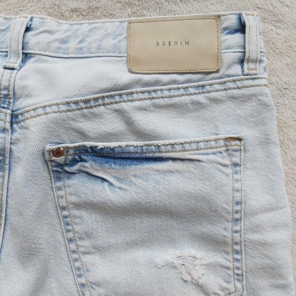 upcycled Pull&Bear, mid-waisted, light wash boyfriend denim button jean shorts - Picture 4 of 4
